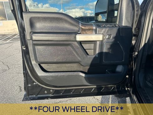 Certified 2022 Ford F250 Lariat w/ Black Appearance Package image 11