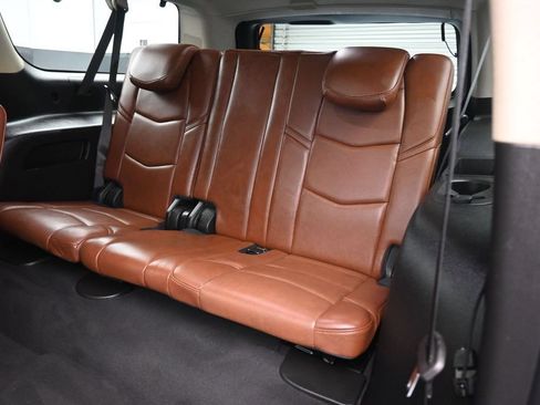 Used 2019 Cadillac Escalade ESV Luxury AWD/4WD image 37