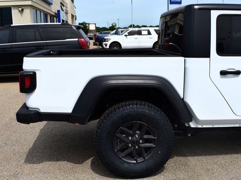 Used 2025 Jeep Gladiator Sport AWD/4WD image 10