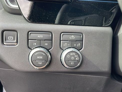 New 2026 GMC Sierra 1500 Elevation image 24