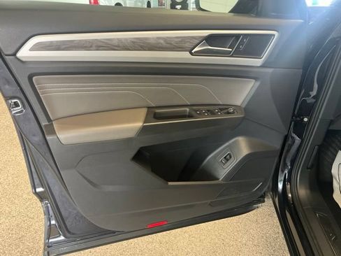 Used 2023 Volkswagen Atlas Cross Sport SE FWD image 27