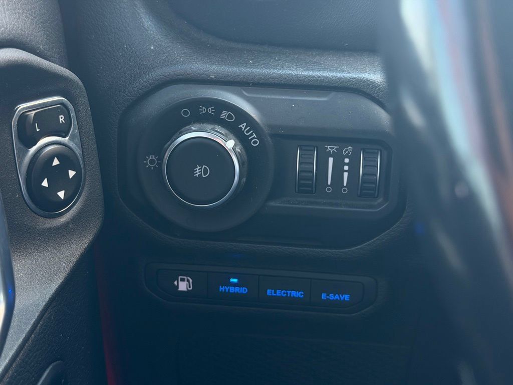 Used 2021 Jeep Wrangler Unlimited Sahara w/ Cold Weather Group AWD/4WD image 30