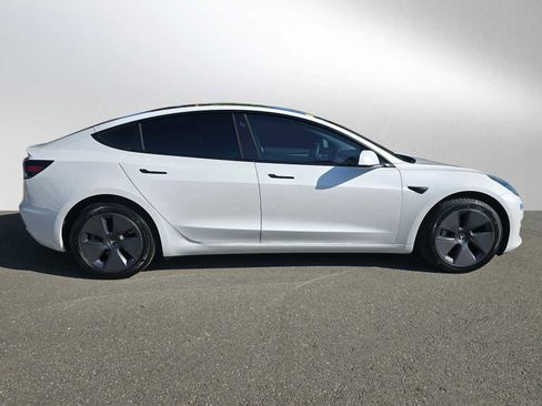 Used 2021 Tesla Model 3 Standard Range Plus RWD image 2