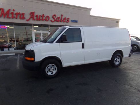 Used 2015 Chevrolet Express 2500 RWD image 1
