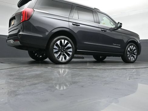 Certified 2025 Ford Expedition Platinum w/ Driver's Package AWD/4WD image 41