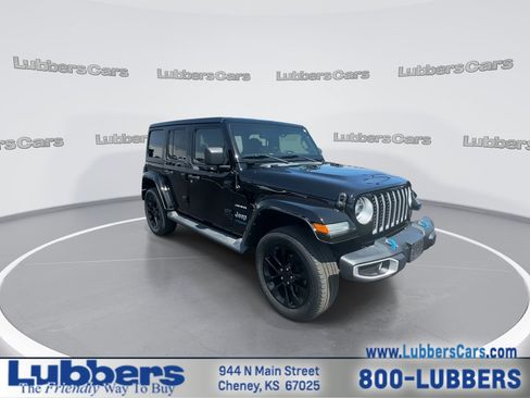 Used 2022 Jeep Wrangler Unlimited Sahara w/ Cold Weather Group AWD/4WD image 2