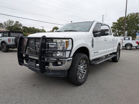 Used 2019 Ford F250 Lariat w/ Lariat Value Package image 7
