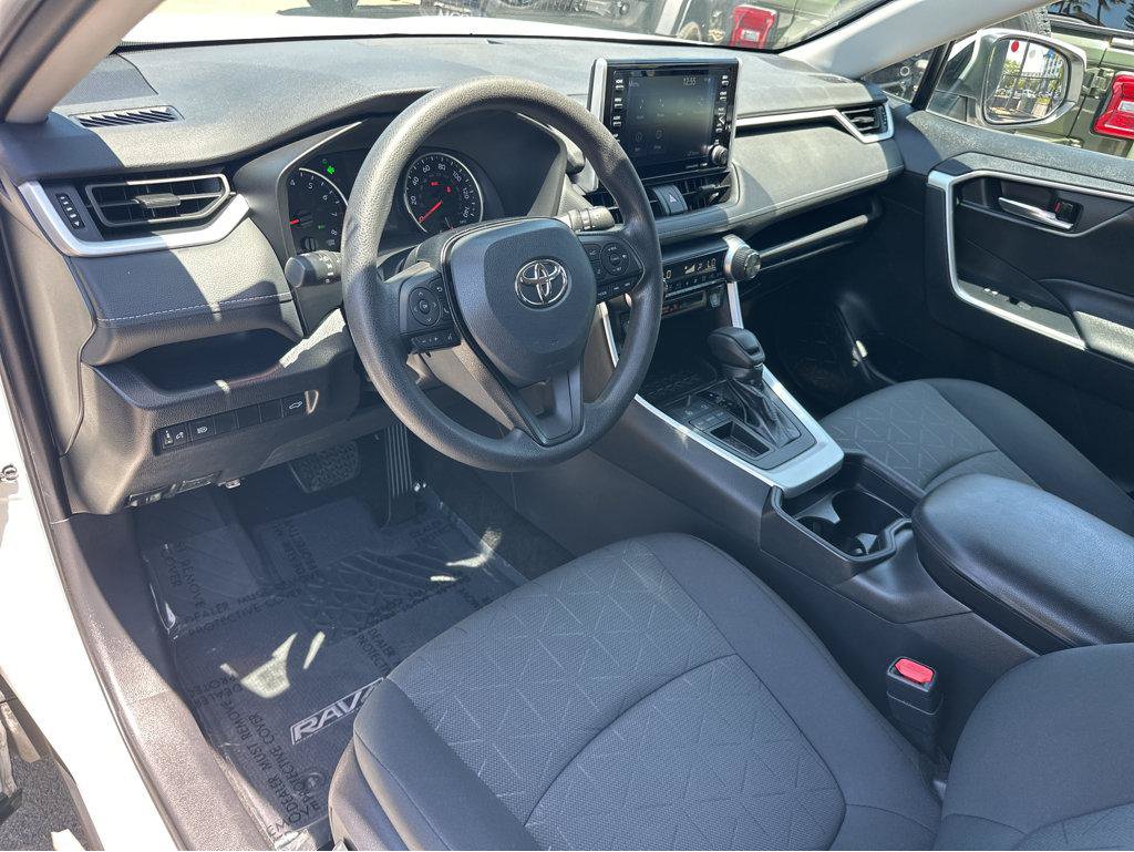 Used 2021 Toyota RAV4 XLE w/ Convenience Package FWD image 16