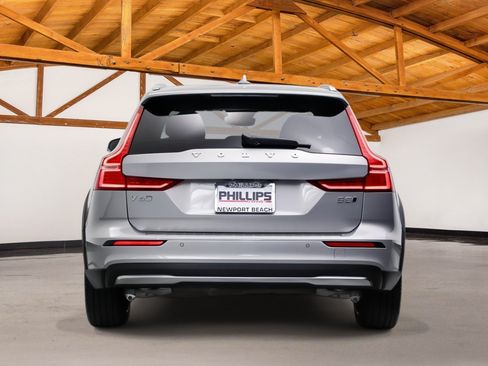 Used 2025 Volvo V60 B5 Cross Country Ultra w/ Protection Package Premier AWD/4WD image 4