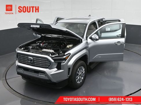 Used 2025 Toyota Tacoma Limited image 49