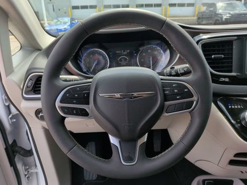 Used 2024 Chrysler Voyager LX FWD image 13