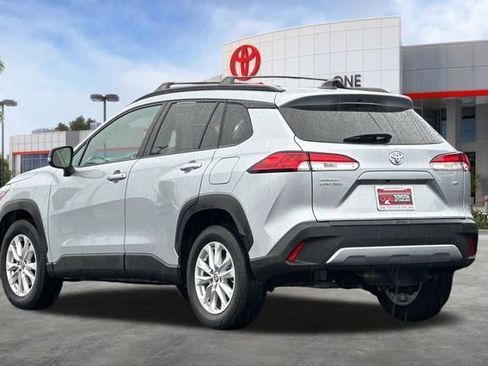 Used 2025 Toyota Corolla Cross LE image 6