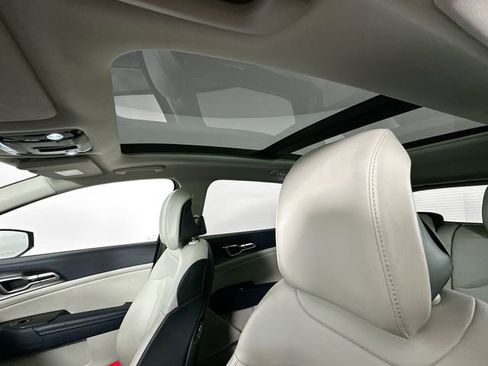 Used 2023 Kia Sportage EX w/ EX Premium Package image 18