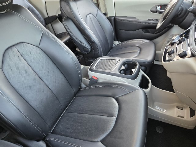 Certified 2023 Chrysler Pacifica Touring-L FWD image 15
