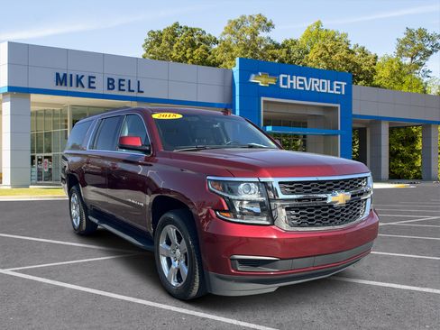 Used 2018 Chevrolet Suburban LT image 1
