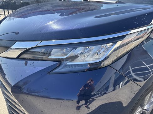 Used 2022 Toyota Sienna XLE image 11