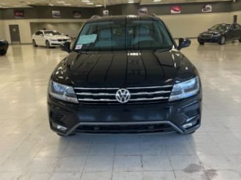 Used 2020 Volkswagen Tiguan SEL FWD image 2