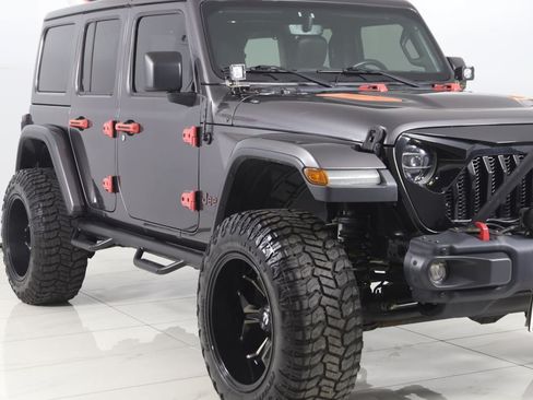 Used 2018 Jeep Wrangler Unlimited Rubicon w/ Dual Top Group AWD/4WD image 42