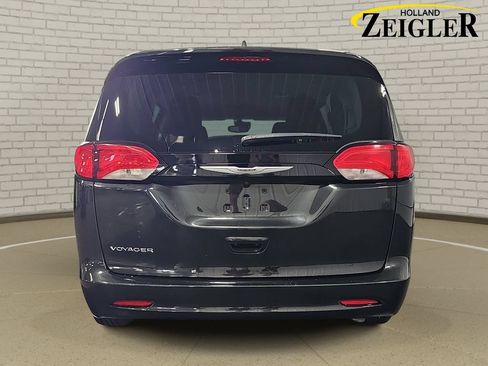 Used 2023 Chrysler Voyager LX FWD image 6