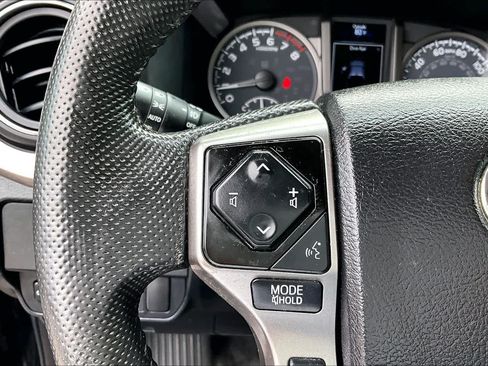 Certified 2022 Toyota Tacoma SR5 AWD/4WD image 22
