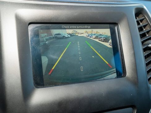 Used 2019 Jeep Cherokee Latitude Plus w/ Comfort/Convenience Group image 14