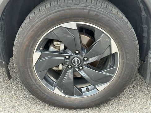 Used 2025 Nissan Rogue SV AWD/4WD image 16
