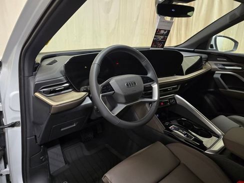 Used 2025 Audi Q5 Premium Plus w/ Premium Plus AWD/4WD image 14