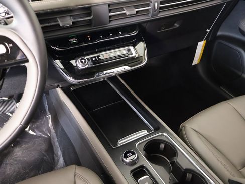 New 2026 Lincoln Corsair Premiere image 9