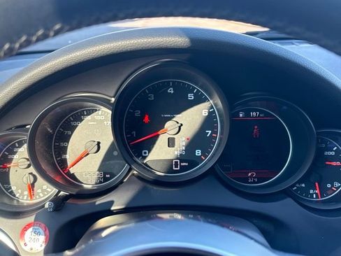Used 2018 Porsche Cayenne Platinum Edition image 15