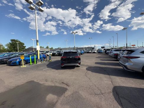 Used 2025 Toyota Highlander XSE AWD/4WD image 16