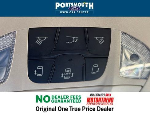 Used 2024 Chrysler Pacifica Touring-L image 17