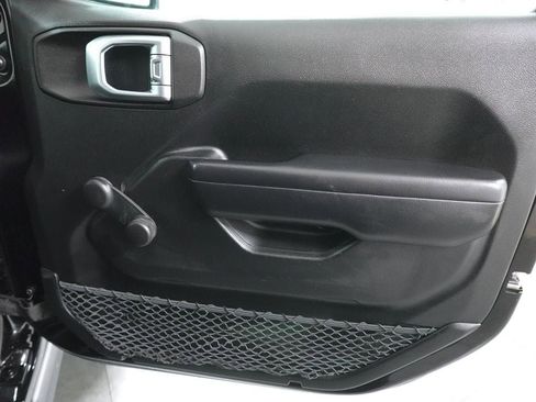 Used 2018 Jeep Wrangler Unlimited Sport image 15