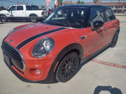Used 2019 MINI Cooper 4-Door Hardtop w/ Storage Package image 3