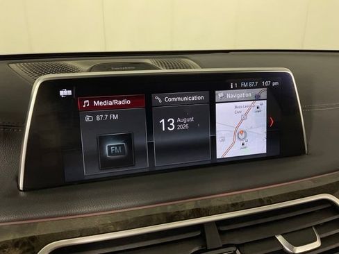 Used 2018 BMW 750i xDrive w/ Autobahn Package AWD/4WD image 14