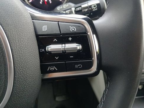 Used 2024 Kia Carnival LX FWD image 25