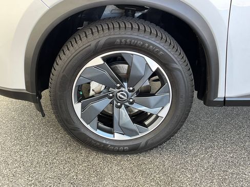 Used 2024 Nissan Rogue SV AWD/4WD image 27
