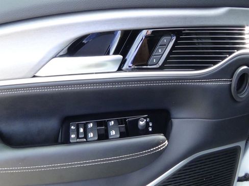 Certified 2025 Jeep Wagoneer L 4WD image 15