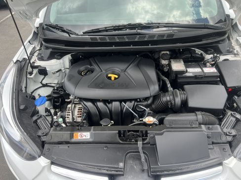 Used 2015 Hyundai Elantra SE w/ Option Group 02 FWD image 15