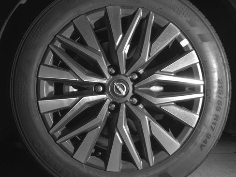 Used 2025 Nissan Altima 2.5 SV FWD image 12