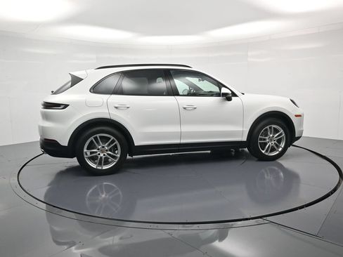Used 2026 Porsche Cayenne AWD/4WD image 36