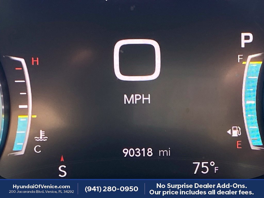 Used 2022 Chrysler Pacifica Touring-L w/ Uconnect Theater Family Group FWD image 25