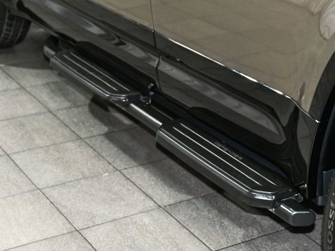 Used 2024 Land Rover Defender 130 X-Dynamic SE image 87