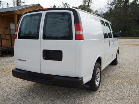 Used 2010 Chevrolet Express 1500 image 11
