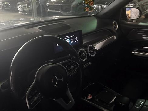 Used 2021 Mercedes-Benz GLB 250 4MATIC image 13