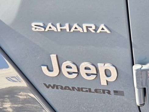 Used 2024 Jeep Wrangler Unlimited Sahara w/ Technology Group AWD/4WD image 25