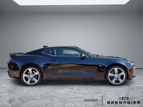Used 2018 Chevrolet Camaro SS RWD image 8