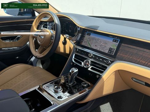 Used 2025 Bentley Flying Spur Plug-In Hybrid AWD/4WD image 2