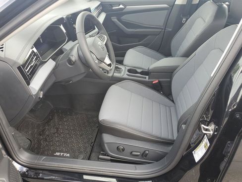 New 2025 Volkswagen Jetta SE image 4