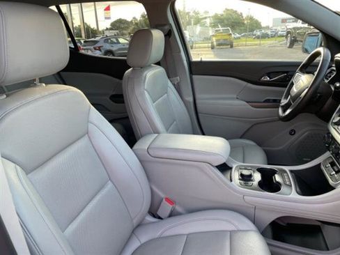 Used 2023 GMC Acadia SLT image 9