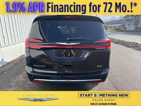 New 2026 Chrysler Pacifica Select image 5
